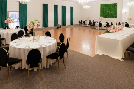 Aranjament mese botez salon Vert Charmante