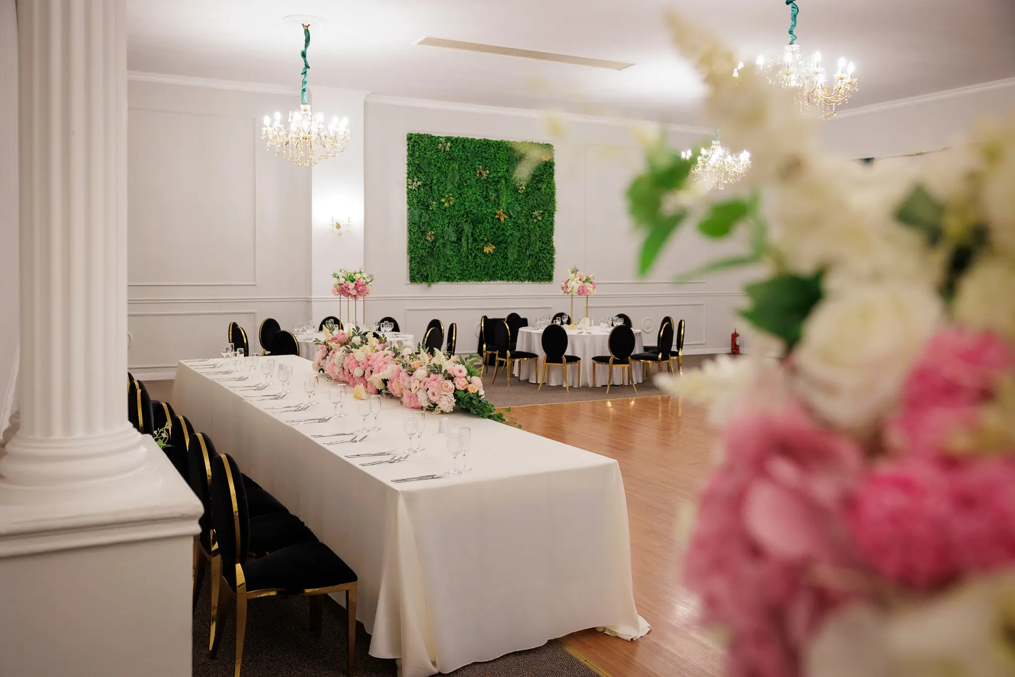 Aranjament mese botez salon Vert Charmante