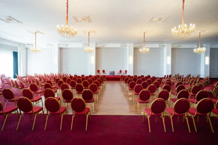 Zoom scaune de conferinte in sala #2