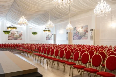 Vederea frontala a salii de conferinte #1