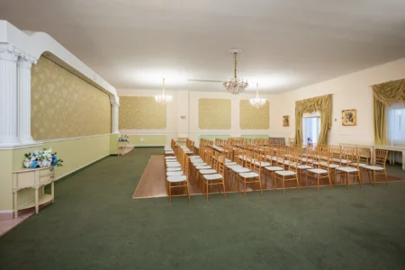 Vedere frontala in sala de conferinte 4